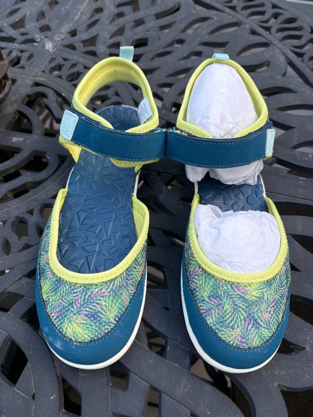 Lands' End Women's Water shoes Size 6 NEW